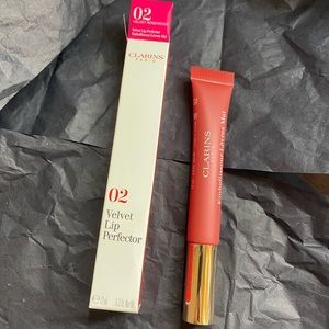 Velvet lip perfector